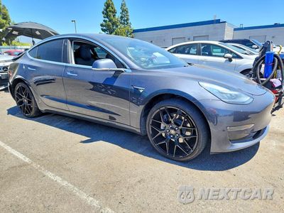 Czwarte zdjęcie samochodu z boku: 2018 TESLA MODEL 3 VIN:5YJ3E1EA9JF077622 - miniatura