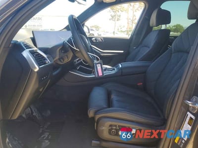 Zdjęcie 7 z 13 samochodu: 2026 BMW X5 XDRIVE50E VIN:5UX43EU08T9039076 - miniatura