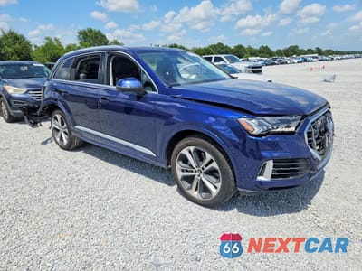 Czwarte zdjęcie samochodu z boku: 2023 AUDI Q7 PREMIUM PLUS VIN:WA1LXBF78PD028960 - miniatura