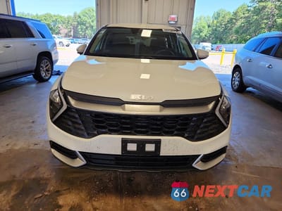 Piąte zdjęcie samochodu w środku: 2023 KIA SPORTAGE LX VIN:KNDPUCAG8P7079970 - miniatura