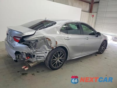 Trzecie zdjęcie samochodu z tyłu: 2024 TOYOTA CAMRY SE VIN:4T1T11AK1RU921807 - miniatura