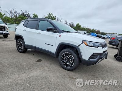 Czwarte zdjęcie samochodu z boku: 2025 JEEP COMPASS TRAILHAWK VIN:3C4NJDDN6ST564144 - miniatura
