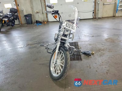 Drugie zdjęcie samochodu z przodu: 2010 HARLEY-DAVIDSON XL883 L VIN:1HD4CR218AC404116 - miniatura