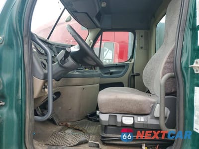 Zdjęcie 7 z 13 samochodu: 2018 FREIGHTLINER CASCADIA 113 SEMI TRUCK VIN:3AKBGADV3JSJL4479 - miniatura
