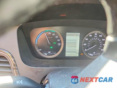 Zdjęcie 9 z 12 samochodu: 2016 HYUNDAI SONATA HYBRID LIMITED VIN:KMHE34L17GA008752 - miniatura