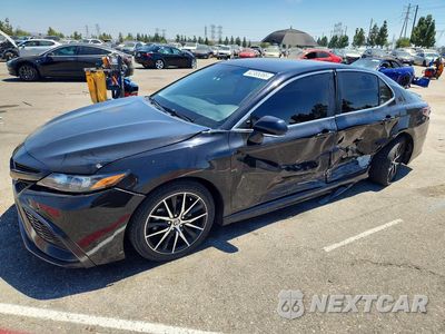 2024 TOYOTA CAMRY SE 4T1G11AK2RU232845 - główne zdjęcie licytacji z USA - miniatura