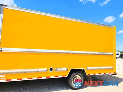 Zdjęcie 6 z 10 samochodu: 2022 GMC SAVANA BOX TRUCK VIN:7GZ37TC76NN002562 - miniatura