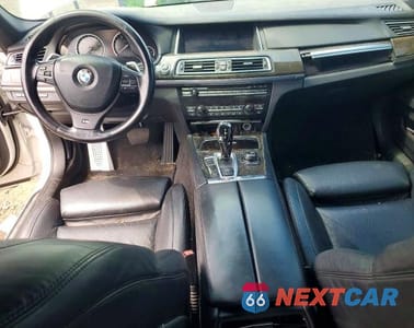 Zdjęcie 8 z 12 samochodu: 2013 BMW 750 LI VIN:WBAYE8C55DD132113 - miniatura
