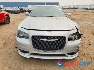 Piąte zdjęcie samochodu w środku: 2019 CHRYSLER 300 S VIN:2C3CCAGGXKH573438 - miniatura