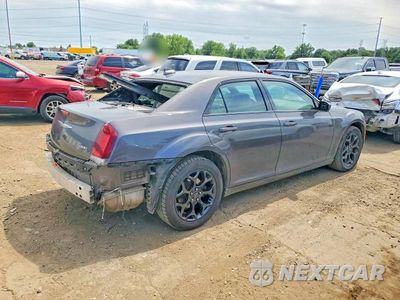 Trzecie zdjęcie samochodu z tyłu: 2019 CHRYSLER 300 S VIN:2C3CCAGG3KH640588 - miniatura