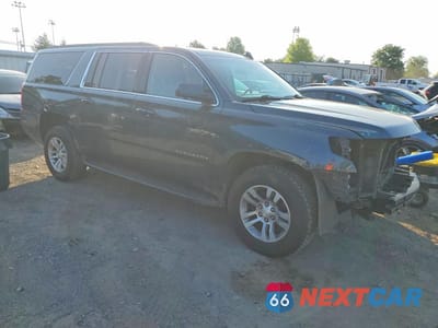 Czwarte zdjęcie samochodu z boku: 2019 CHEVROLET SUBURBAN K1500 LT VIN:1GNSKHKC6KR349095 - miniatura