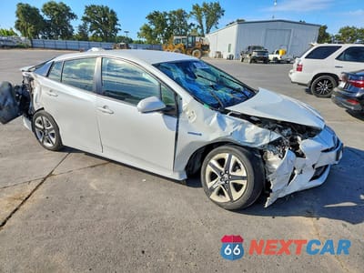 Czwarte zdjęcie samochodu z boku: 2016 TOYOTA PRIUS FOUR TOURING VIN:JTDKARFU0G3008516 - miniatura