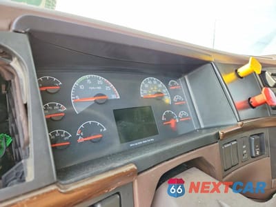 Zdjęcie 9 z 13 samochodu: 2015 VOLVO VNL SEMI TRUCK VIN:4V4NC9EH3FN916963 - miniatura