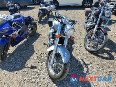 Drugie zdjęcie samochodu z przodu: 2001 HONDA VT750 CD2 VIN:JH2RC44661M451892 - miniatura