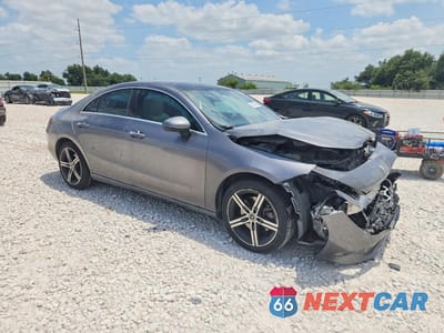 Czwarte zdjęcie samochodu z boku: 2023 MERCEDES-BENZ CLA 250 VIN:W1K5J4GB5PN358800 - miniatura