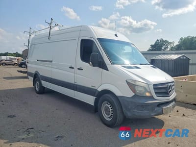 Czwarte zdjęcie samochodu z boku: 2014 MERCEDES-BENZ SPRINTER 2500 DELIVERY VAN VIN:WD3PE8DC3E5836036 - miniatura