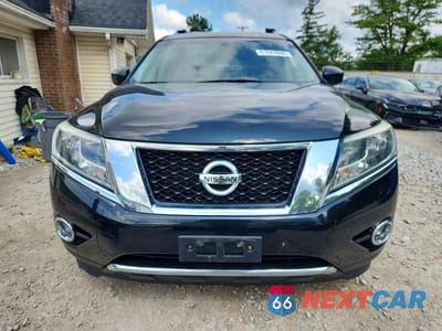 Piąte zdjęcie samochodu w środku: 2016 NISSAN PATHFINDER SV VIN:5N1AR2MM5GC614761 - miniatura