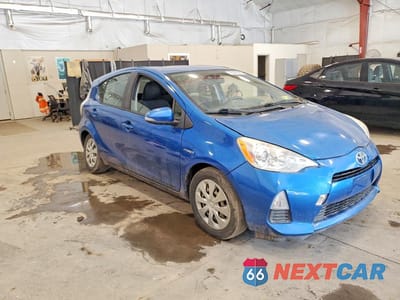 Czwarte zdjęcie samochodu z boku: 2013 TOYOTA PRIUS C TWO VIN:JTDKDTB36D1554245 - miniatura