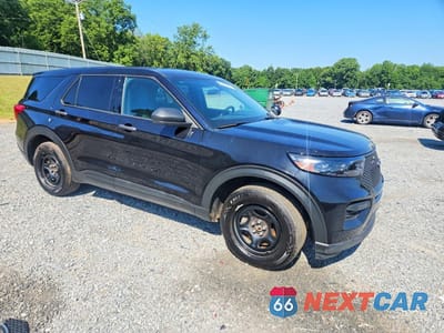 Czwarte zdjęcie samochodu z boku: 2023 FORD EXPLORER POLICE INTERCEPTOR VIN:1FM5K8AB0PGB84593 - miniatura
