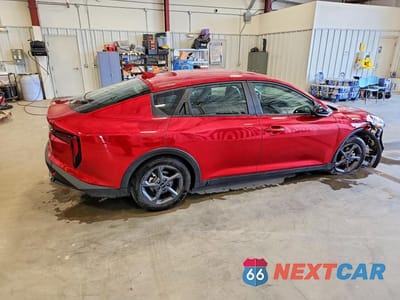 Trzecie zdjęcie samochodu z tyłu: 2026 KIA K4 LXS VIN:3KPFT4DEXTE299099 - miniatura