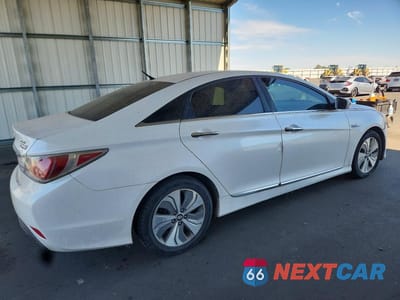 Trzecie zdjęcie samochodu z tyłu: 2015 HYUNDAI SONATA HYBRID LIMITED VIN:KMHEC4A49FA127303 - miniatura