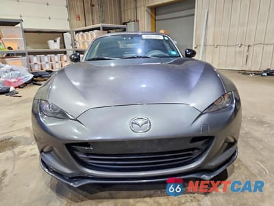 Piąte zdjęcie samochodu w środku: 2017 MAZDA MX-5 MIATA CLUB VIN:JM1NDAL70H0105142 - miniatura