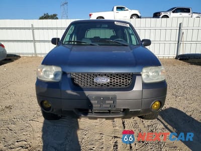 Piąte zdjęcie samochodu w środku: 2005 FORD ESCAPE XLT VIN:1FMYU93185KA46215 - miniatura