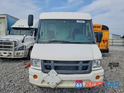 Piąte zdjęcie samochodu w środku: 2017 ISUZU REACH DELIVERY VAN VIN:JALB4T170H7W00237 - miniatura