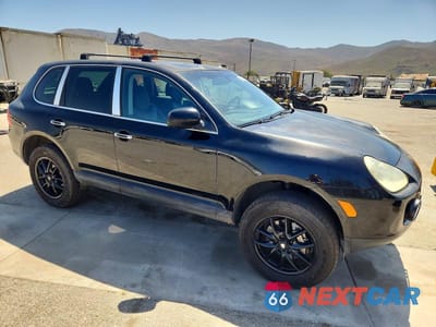 Czwarte zdjęcie samochodu z boku: 2004 PORSCHE CAYENNE S VIN:WP1AB29P44LA74924 - miniatura