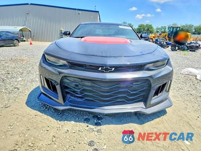 Piąte zdjęcie samochodu w środku: 2019 CHEVROLET CAMARO ZL1 VIN:1G1FK1R65K0117747 - miniatura