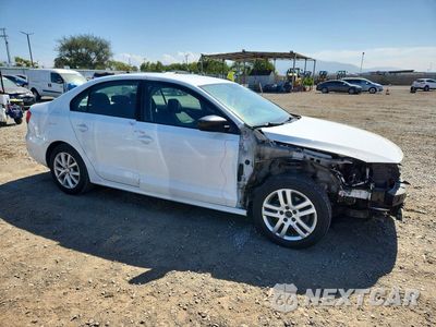 Czwarte zdjęcie samochodu z boku: 2015 VOLKSWAGEN JETTA SE VIN:3VWD17AJ8FM249292 - miniatura