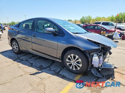 Czwarte zdjęcie samochodu z boku: 2020 TOYOTA PRIUS LE AWD-E VIN:JTDL9RFU9L3021255 - miniatura
