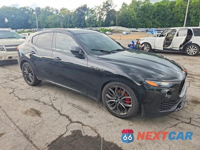 Czwarte zdjęcie samochodu z boku: 2018 MASERATI LEVANTE VIN:ZN661XUA8JX299215 - miniatura