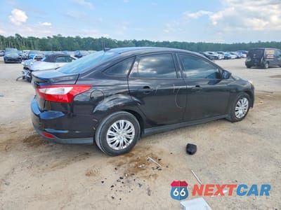 Trzecie zdjęcie samochodu z tyłu: 2012 FORD FOCUS S VIN:1FAHP3E22CL369736 - miniatura