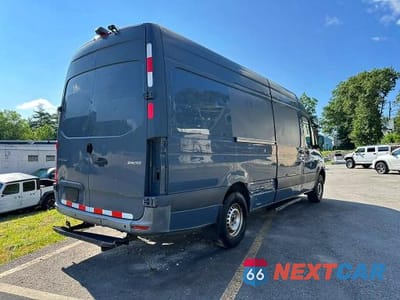 Trzecie zdjęcie samochodu z tyłu: 2019 MERCEDES-BENZ SPRINTER 2500/3500 VIN:WD4PF1CDXKP134242 - miniatura