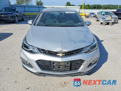 Piąte zdjęcie samochodu w środku: 2018 CHEVROLET CRUZE LT VIN:1G1BE5SM0J7177494 - miniatura