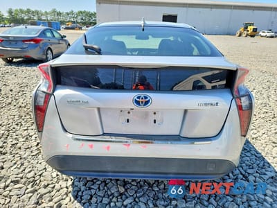 Zdjęcie 6 z 12 samochodu: 2016 TOYOTA PRIUS FOUR VIN:JTDKARFU6G3519759 - miniatura