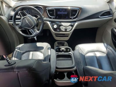 Zdjęcie 8 z 13 samochodu: 2017 CHRYSLER PACIFICA TOURING L VIN:2C4RC1BG5HR795059 - miniatura