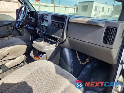 Zdjęcie 8 z 13 samochodu: 2005 GMC SAVANA G3500 VIN:1GTHG39U451251272 - miniatura