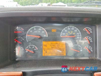 Zdjęcie 9 z 13 samochodu: 2005 VOLVO VNL SEMI TRUCK VIN:4V4NC9GG35N398114 - miniatura