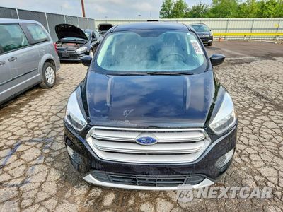 Piąte zdjęcie samochodu w środku: 2019 FORD ESCAPE SE VIN:1FMCU9GD5KUA61575 - miniatura