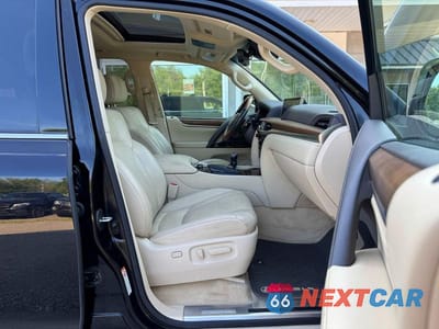 Piąte zdjęcie samochodu w środku: 2017 LEXUS LX 570 VIN:JTJHY7AX1H4231829 - miniatura