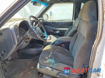 Zdjęcie 7 z 12 samochodu: 2001 CHEVROLET BLAZER VIN:1GNCT18WX1K163836 - miniatura