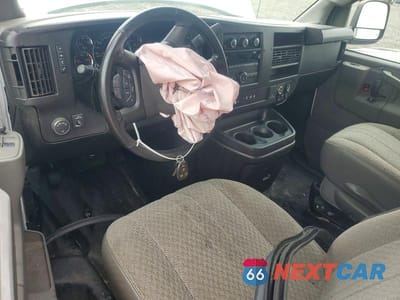 Zdjęcie 8 z 13 samochodu: 2022 GMC SAVANA G2500 VIN:1GTW7AF78N1240379 - miniatura