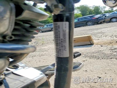 Zdjęcie 9 z 9 samochodu: 2005 YAMAHA XVS1100 A VIN:JYAVP11E85A068982 - miniatura