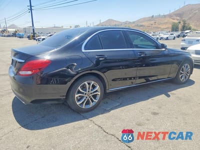 Trzecie zdjęcie samochodu z tyłu: 2017 MERCEDES-BENZ C 300 VIN:55SWF4JB0HU233940 - miniatura