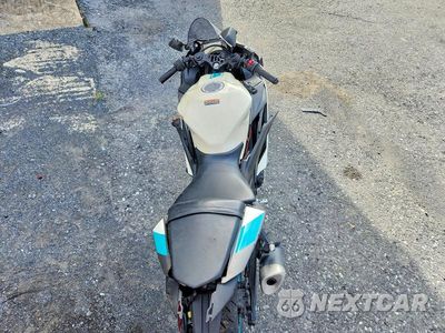 Zdjęcie 6 z 8 samochodu: 2024 YAMAHA YZFR3 A VIN:MH3RH18Y3RK016504 - miniatura