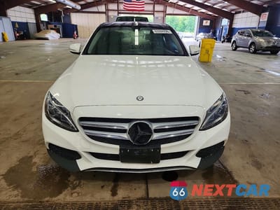 Piąte zdjęcie samochodu w środku: 2015 MERCEDES-BENZ C 300 4MATIC VIN:55SWF4KB8FU095267 - miniatura