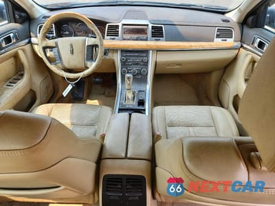 Zdjęcie 8 z 12 samochodu: 2011 LINCOLN MKS VIN:1LNHL9DRXBG605737 - miniatura