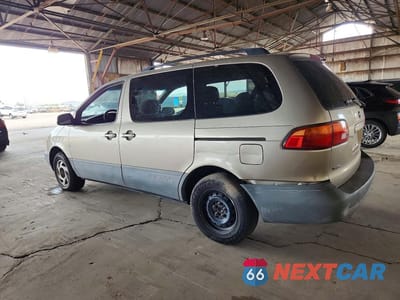 Drugie zdjęcie samochodu z przodu: 2000 TOYOTA SIENNA LE VIN:4T3ZF13C5YU268342 - miniatura